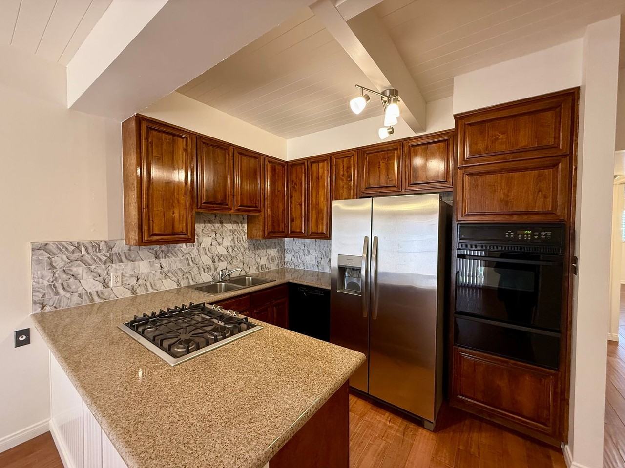 3800 Stockdale Hwy #7 - Photo 4 of 9