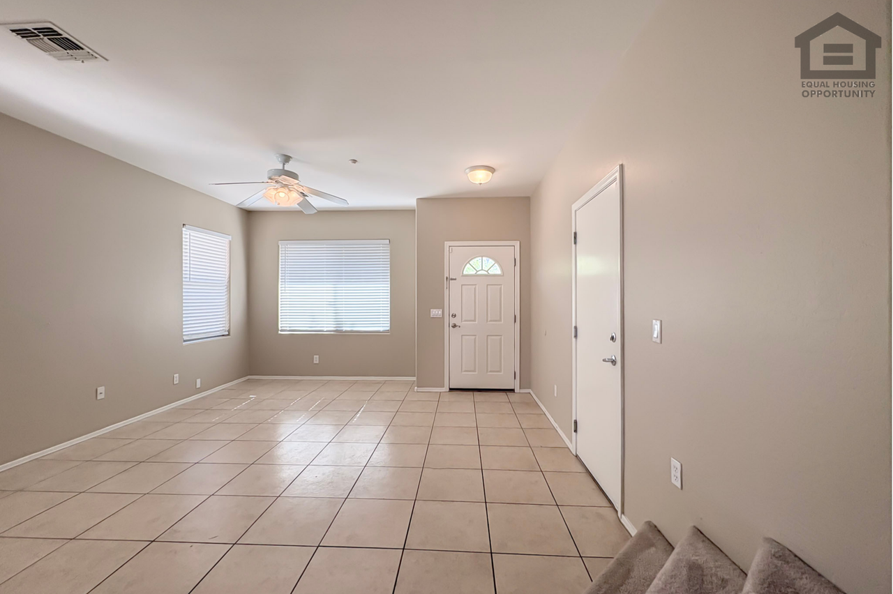 15825 N 74th Ave - Photo 4 of 44