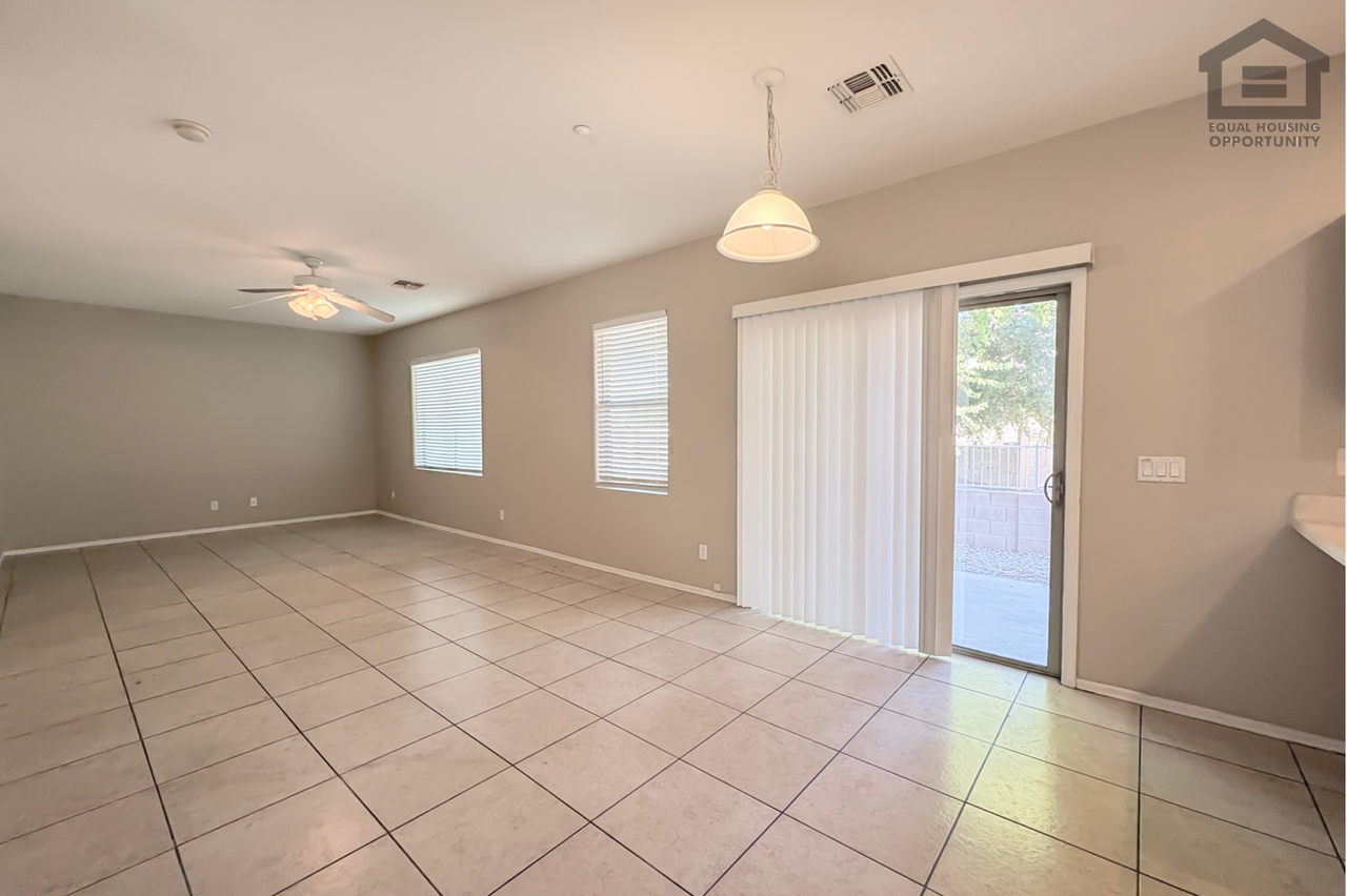 15825 N 74th Ave - Photo 7 of 44