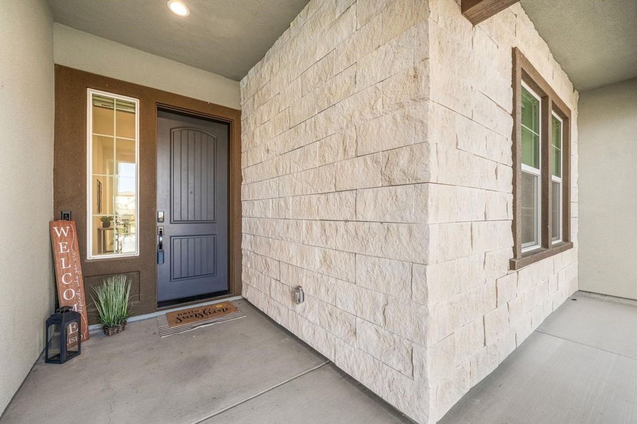 1989 Old Vine Pl - Photo 2 of 23