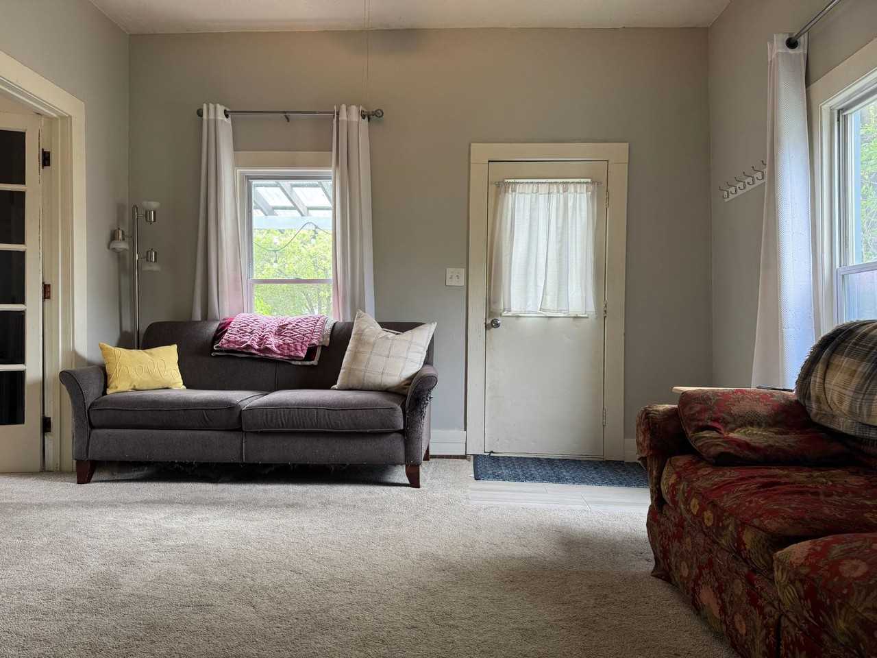 520 Avenue C - Photo 7 of 28