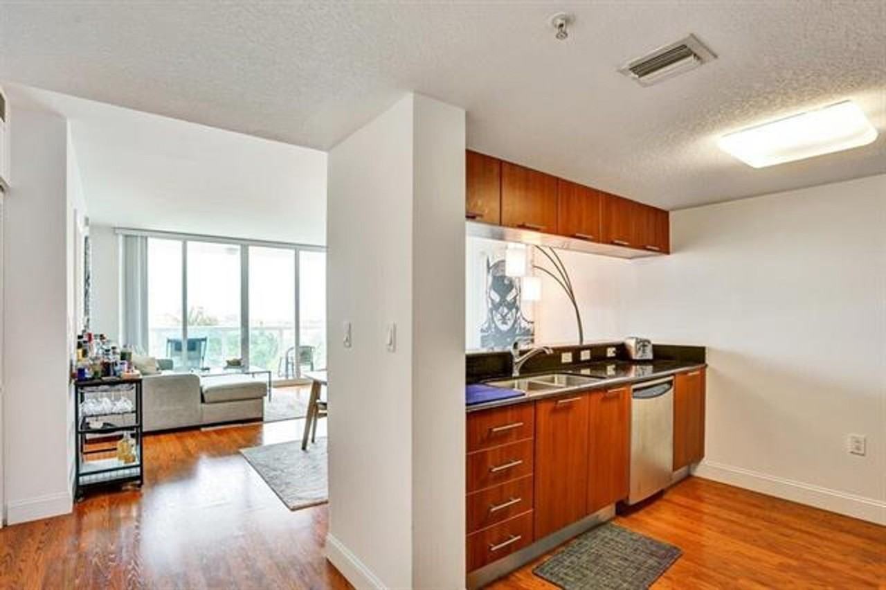 1800 1800 N Bayshore Drive Dr #1610 - Photo 4 of 31