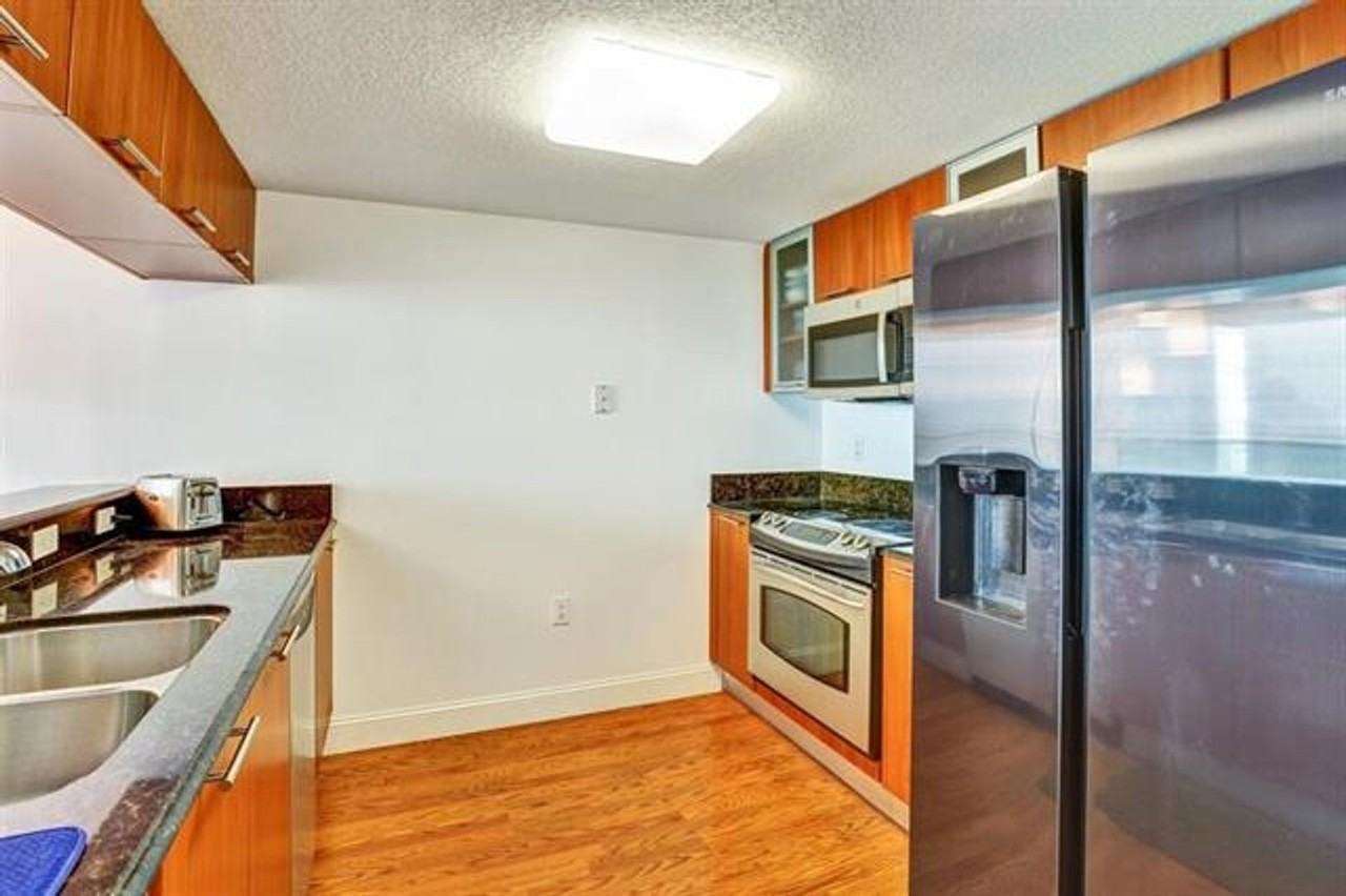 1800 1800 N Bayshore Drive Dr #1610 - Photo 5 of 31