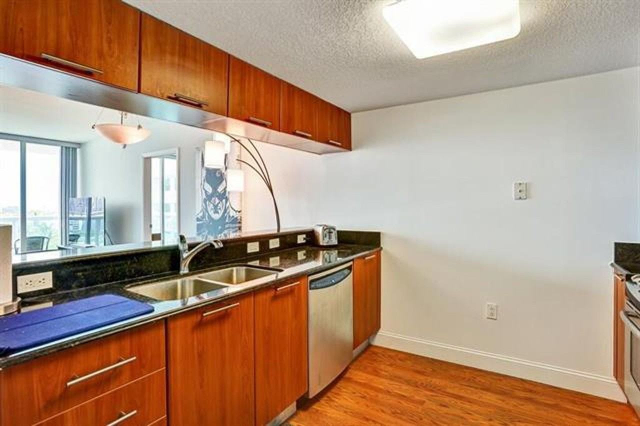 1800 1800 N Bayshore Drive Dr #1610 - Photo 6 of 31