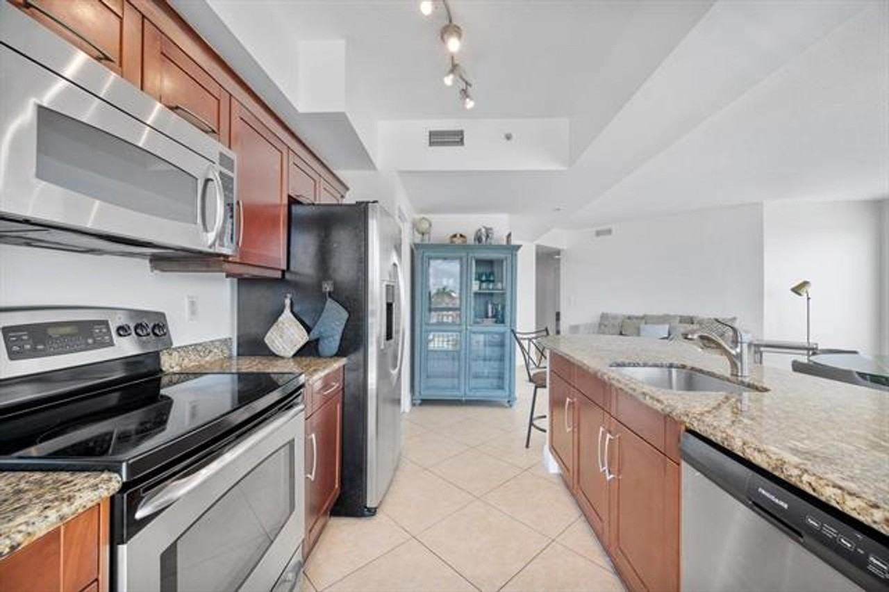 7270 7270 SW 88th Street St #B203 - Photo 6 of 27