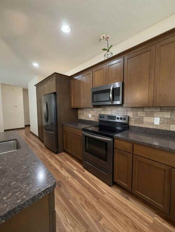 1190 Landings Ln - Photo 7 of 21
