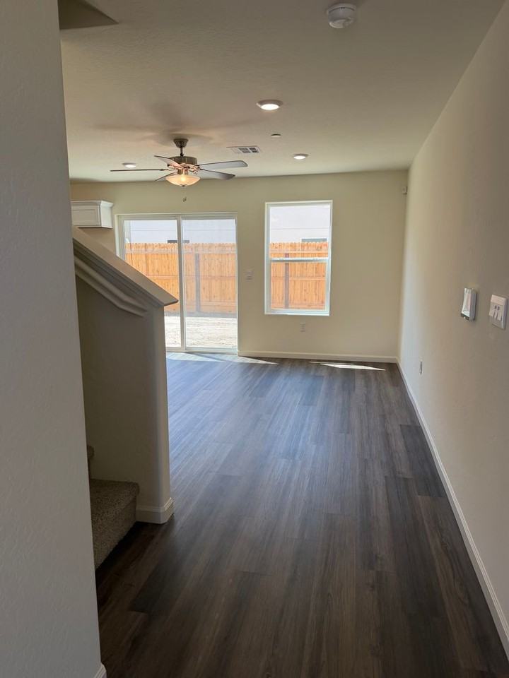 1919 Oak Falls Ct - Photo 4 of 31