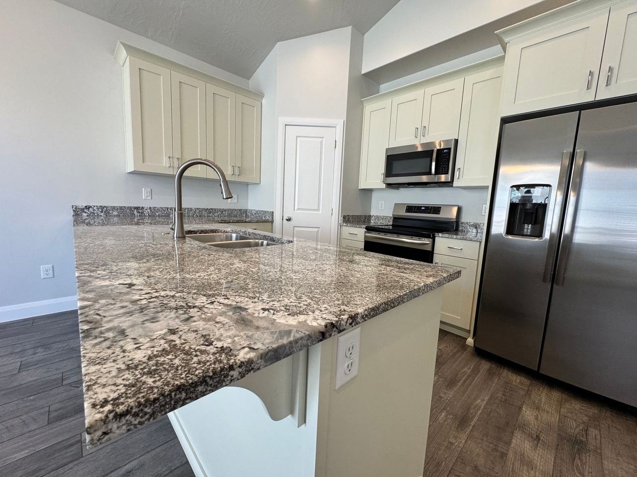 3657 S Sochi Ln - Photo 6 of 32