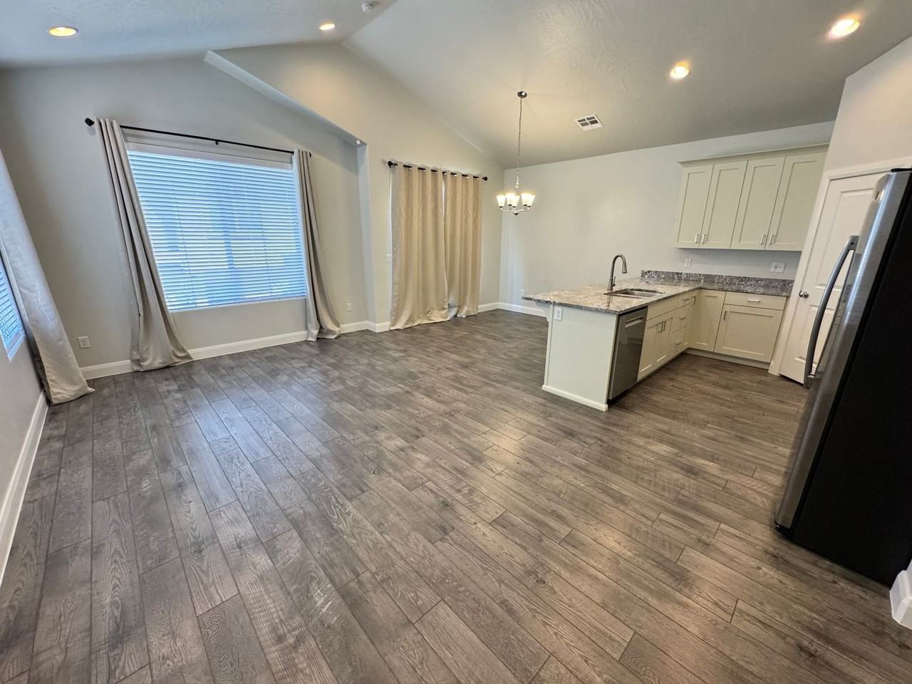 3657 S Sochi Ln - Photo 7 of 32
