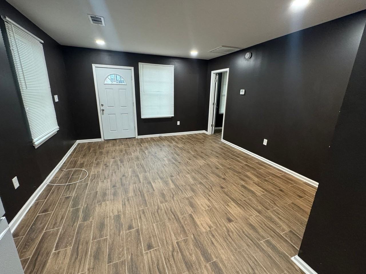 1555 Swan Ave - Photo 2 of 11