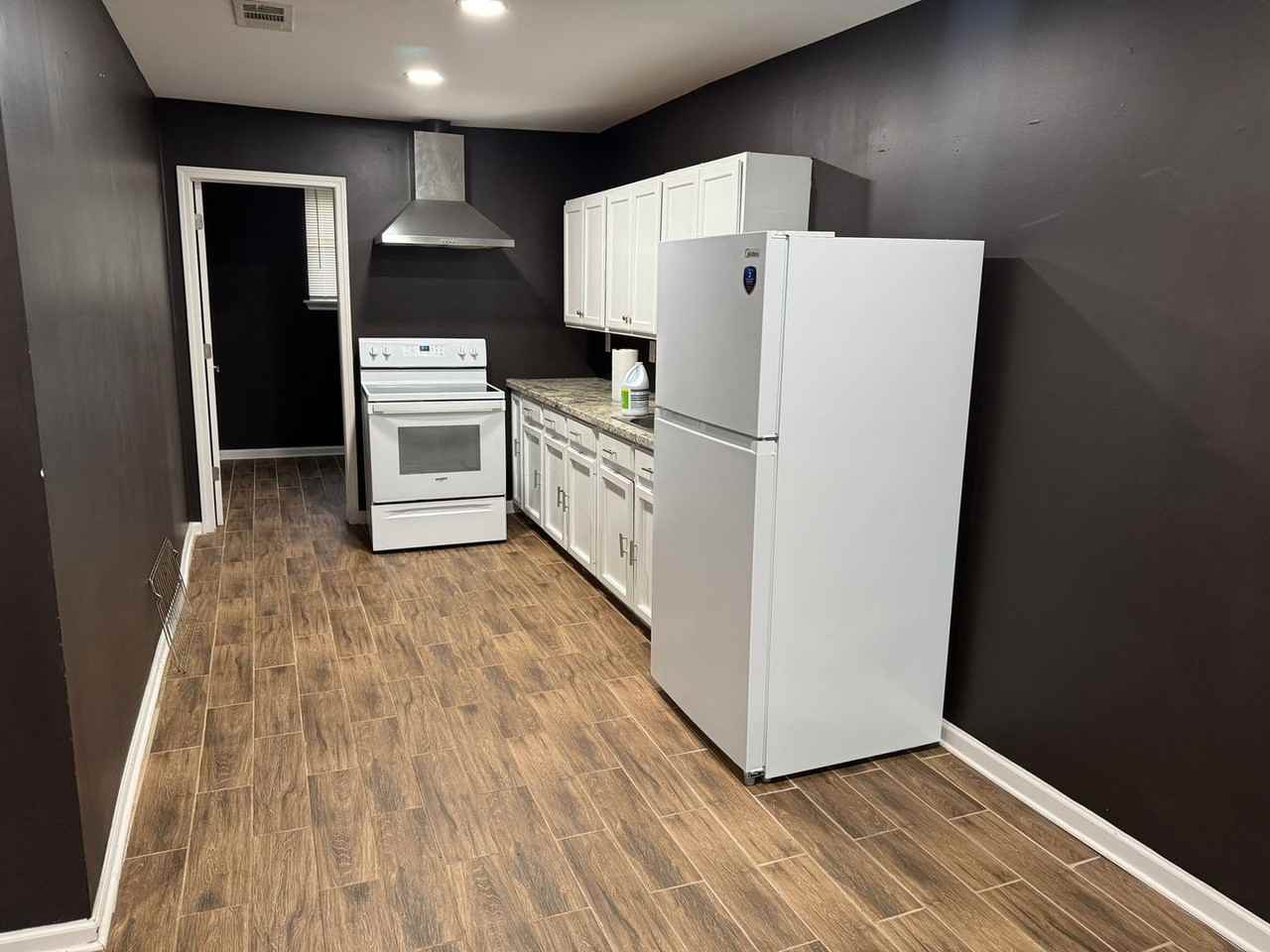 1555 Swan Ave - Photo 6 of 11