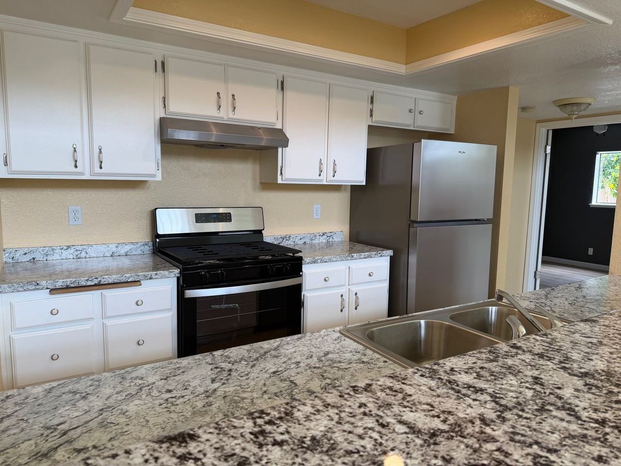 1100 Honeysuckle Way - Photo 4 of 11