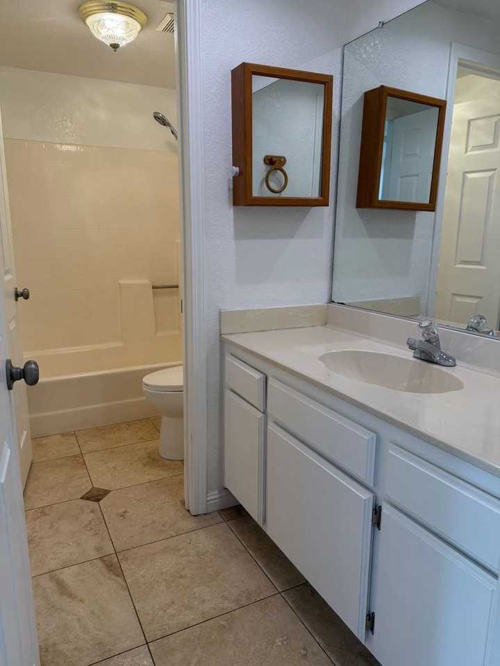 1100 Honeysuckle Way - Photo 5 of 11