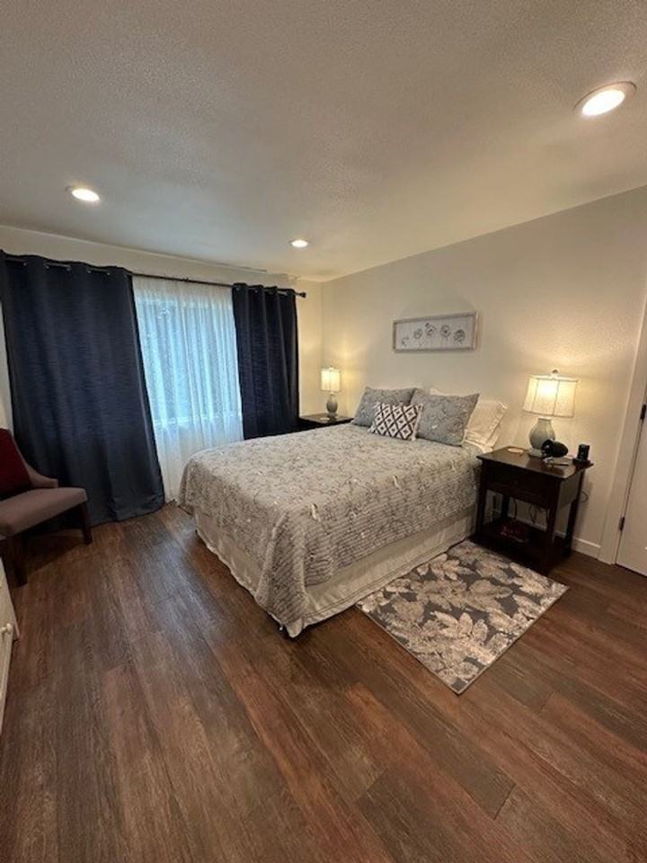 553 Chetco Ave #2 - Photo 3 of 11