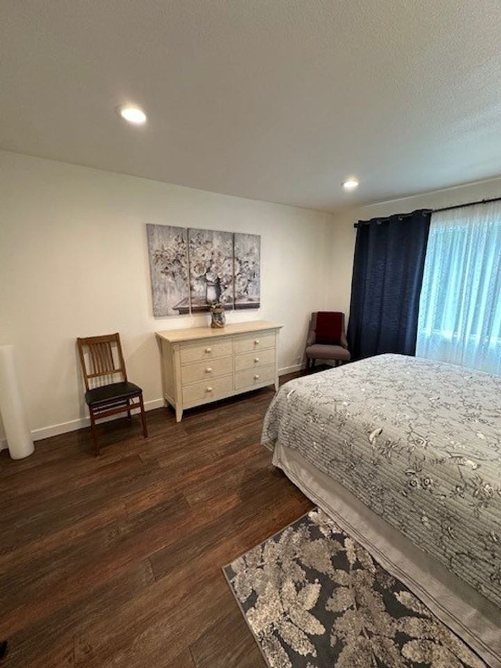 553 Chetco Ave #2 - Photo 4 of 11