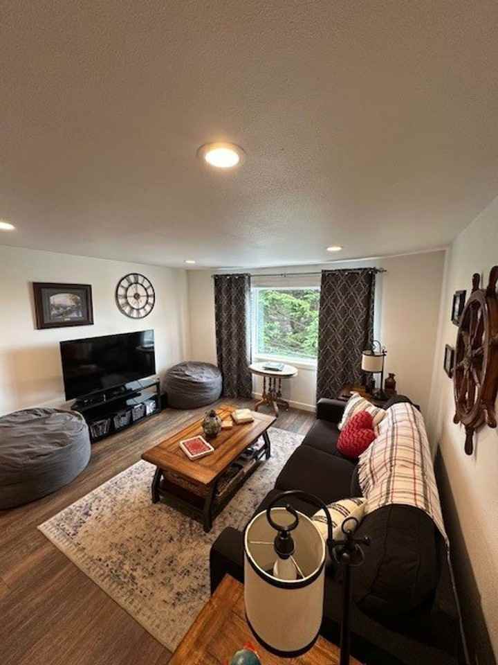 553 Chetco Ave #2 - Photo 6 of 11