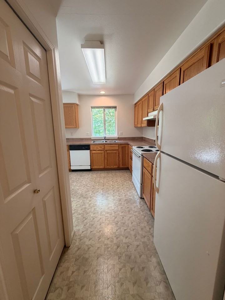 1683 Ono Ave - Photo 3 of 17