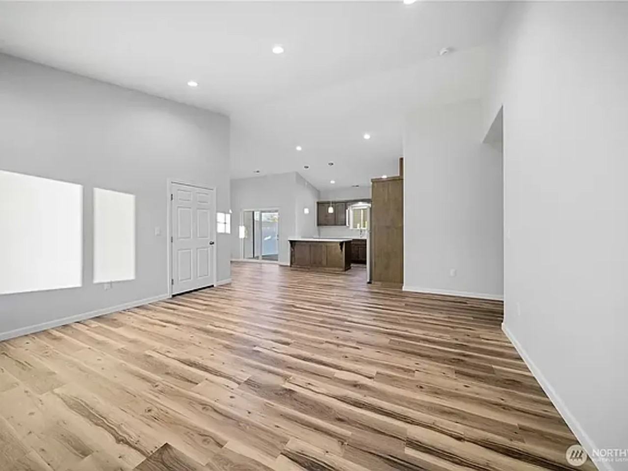 101 Grant Dr - Photo 3 of 19