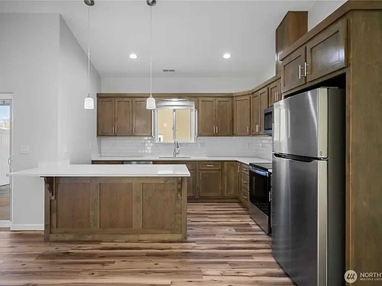 101 Grant Dr - Photo 4 of 19