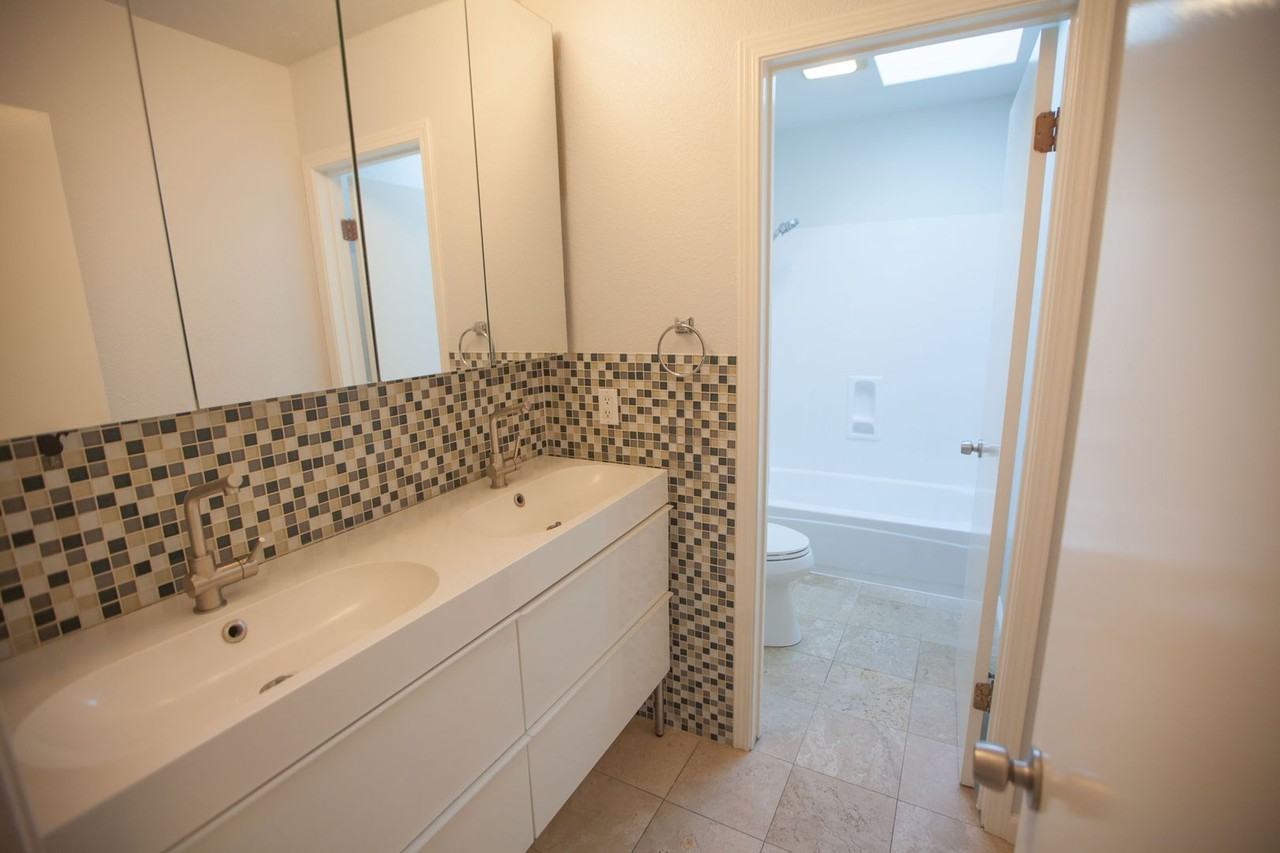 1010 San Antonio Cir - Photo 6 of 12