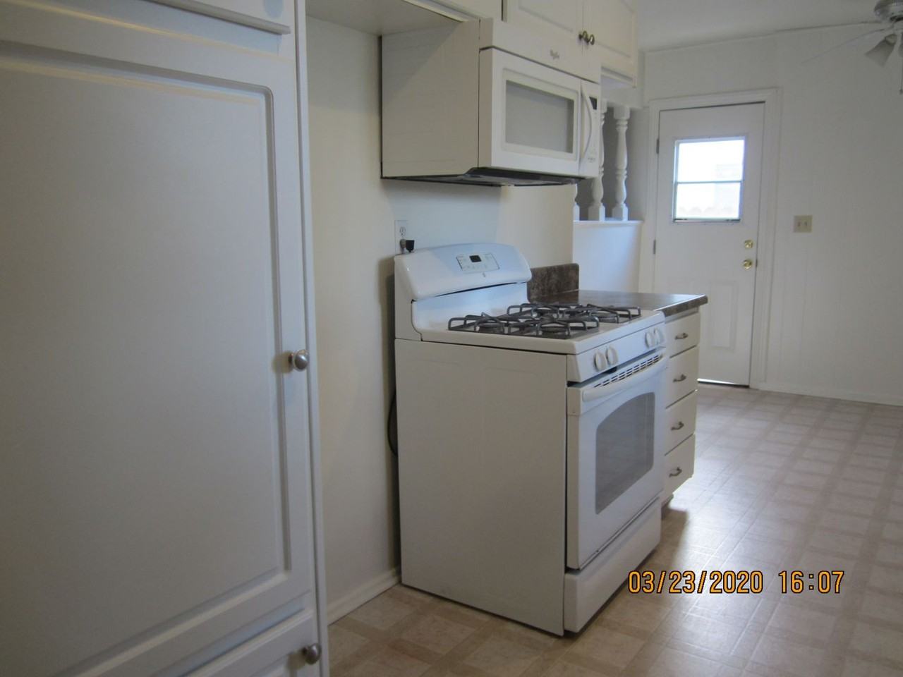8314 Camelia Dr - Photo 4 of 26