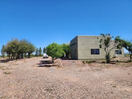 featured image of 1050 W Rochin Rd