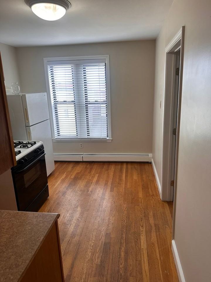 2 Chesterton St #2 - Photo 6 of 10