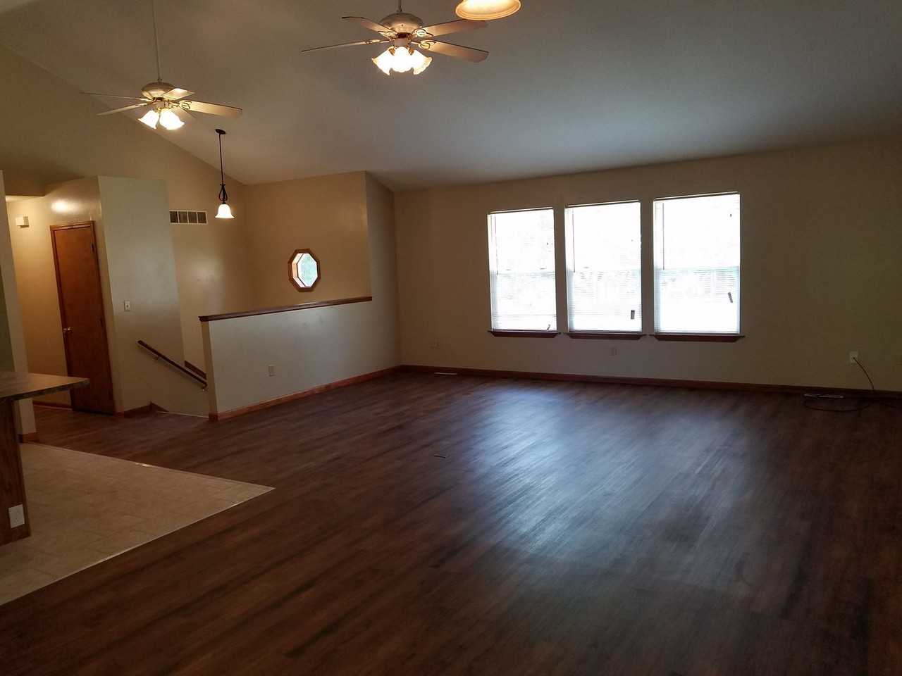 2305 Primrose Dr - Photo 2 of 17