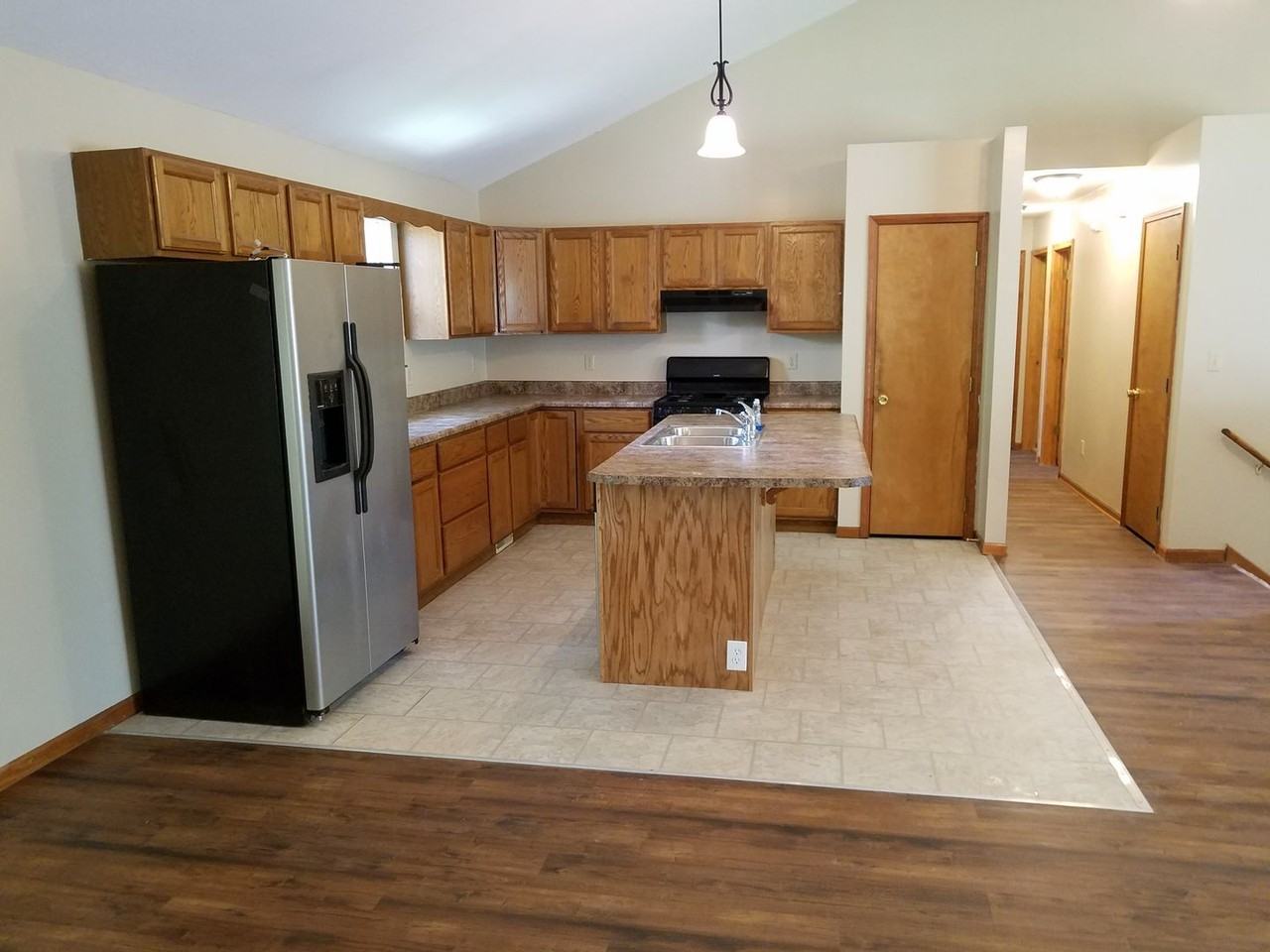 2305 Primrose Dr - Photo 4 of 17