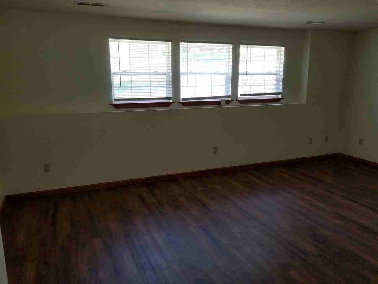 2305 Primrose Dr - Photo 6 of 17