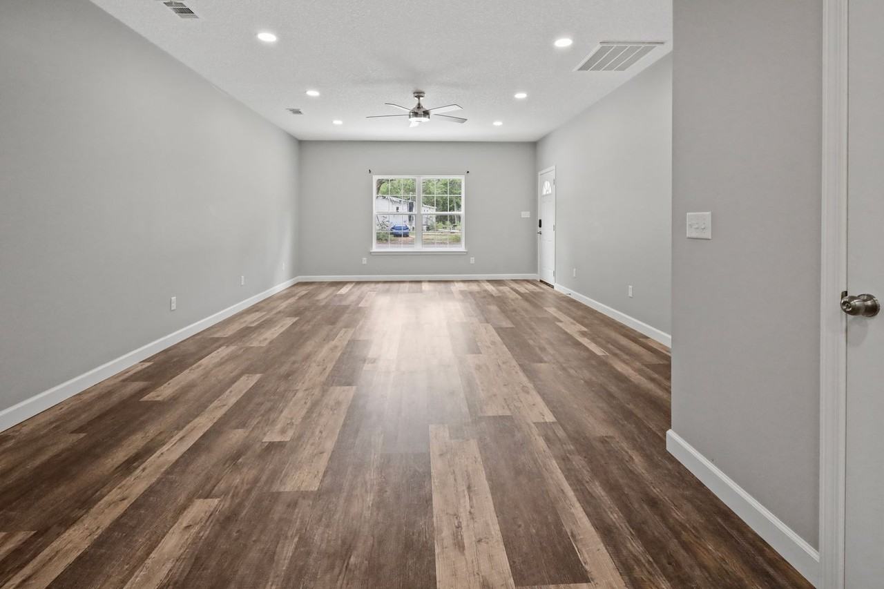 275 Myrtle Ave - Photo 3 of 9