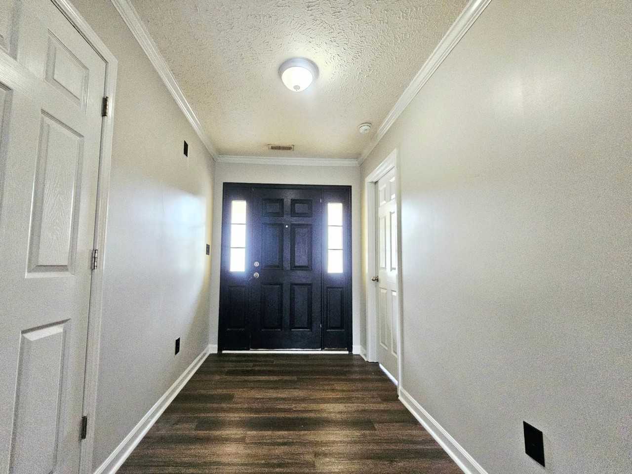 241 Huntington Dr - Photo 4 of 19