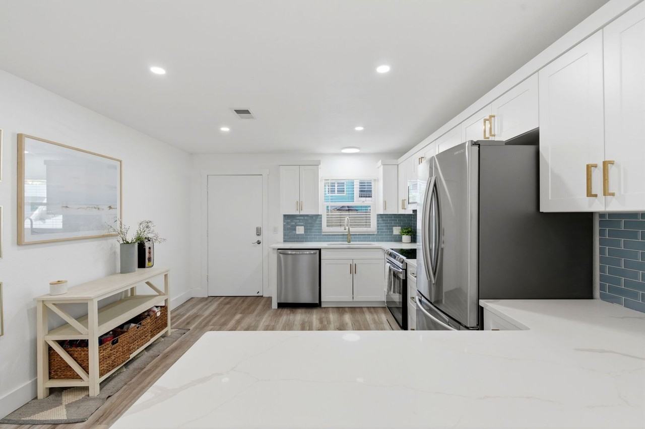 7003 Sunset Way - Photo 2 of 15