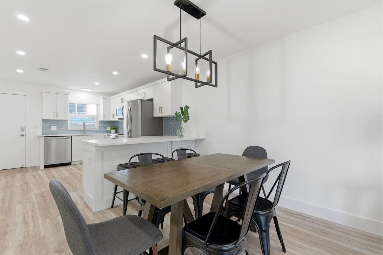 7003 Sunset Way - Photo 3 of 15