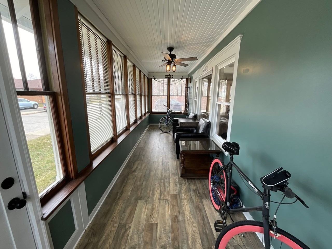 1336 Wolcott Ave - Photo 4 of 23