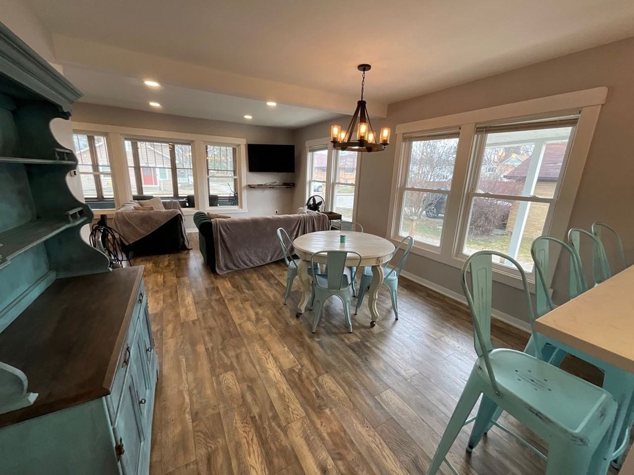 1336 Wolcott Ave - Photo 7 of 23