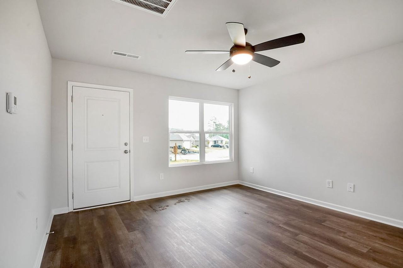 813 Ashford Dr - Photo 4 of 17