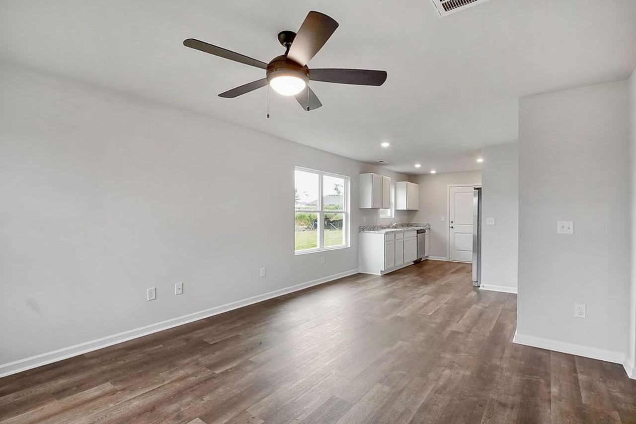 813 Ashford Dr - Photo 5 of 17
