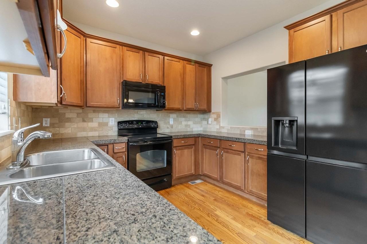 727 Crooked Y Pt - Photo 2 of 27