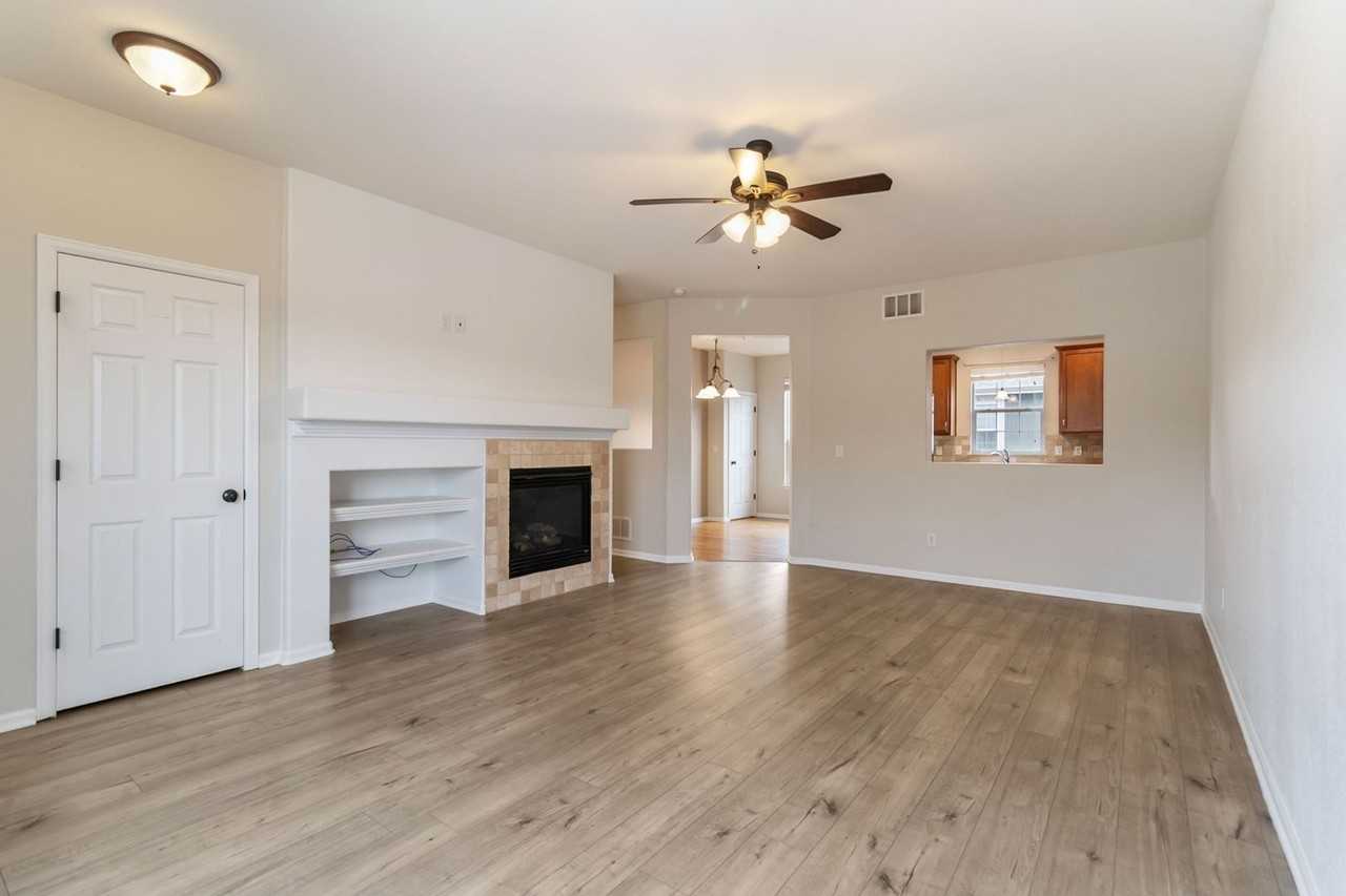 727 Crooked Y Pt - Photo 4 of 27