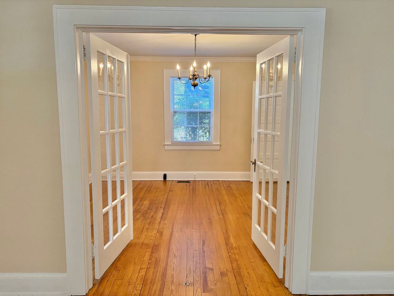 104 S Fort St - Photo 4 of 23