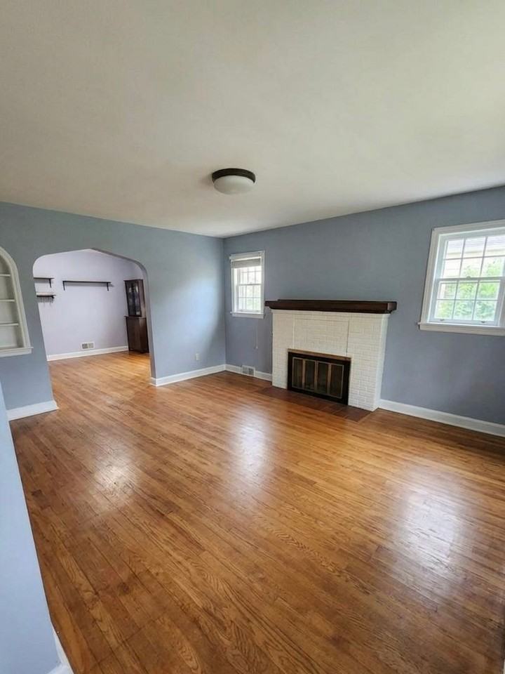 806 Lindegar St - Photo 2 of 9