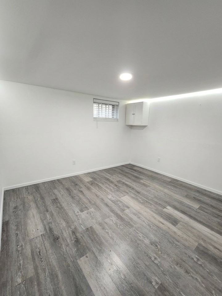 806 Lindegar St - Photo 7 of 9