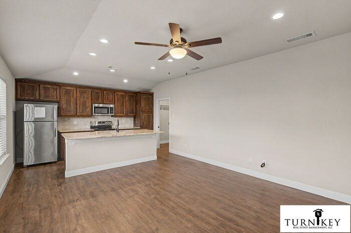 1304 White Sand Dr - Photo 2 of 34