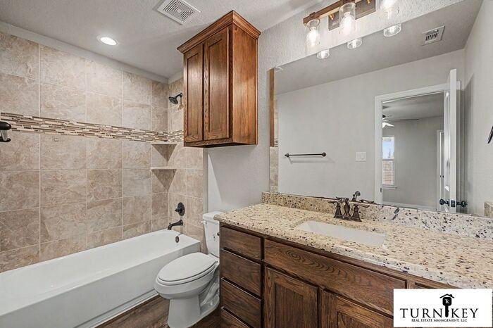 1304 White Sand Dr - Photo 3 of 34