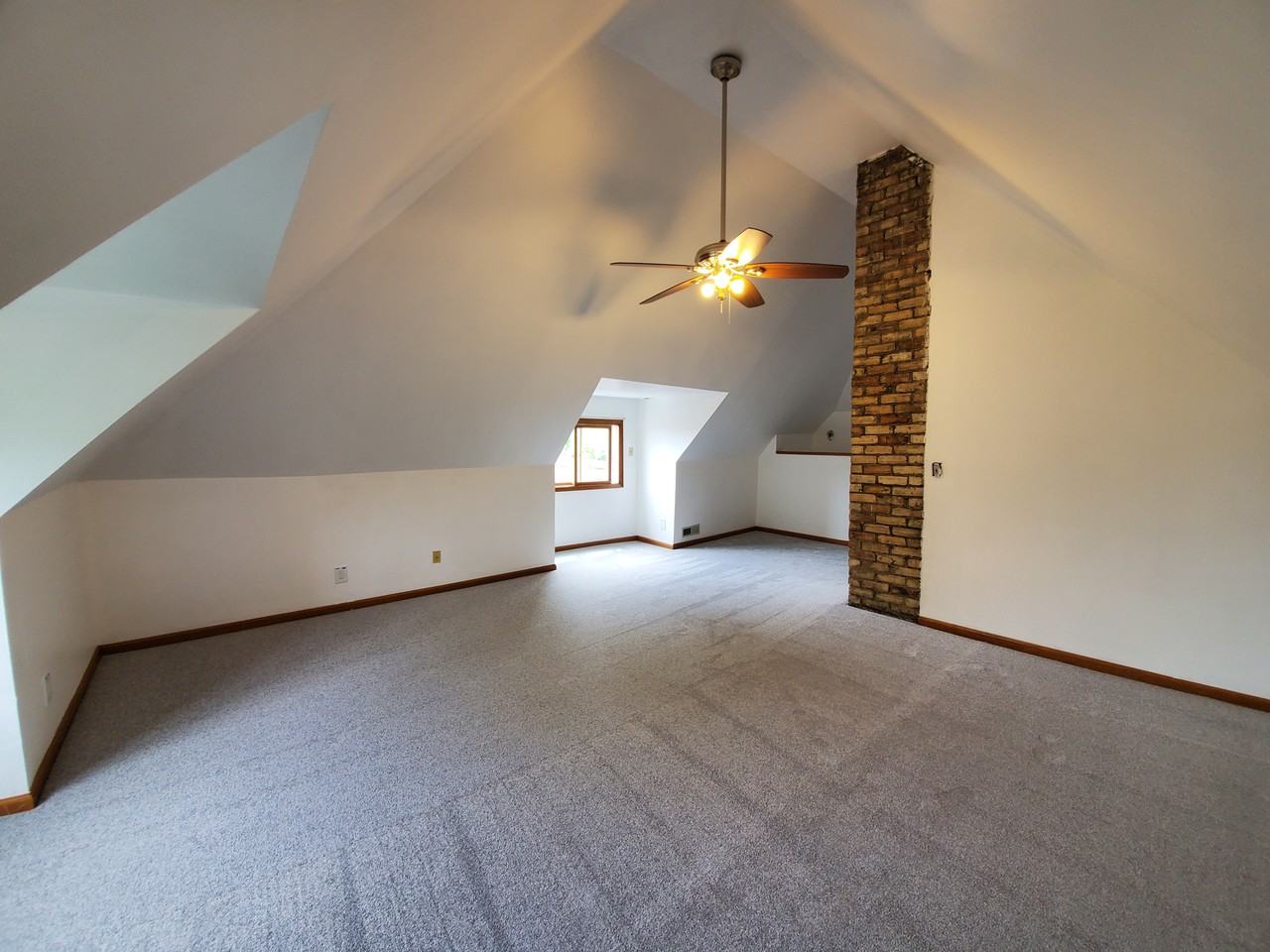 610 Van Buren St Ne #2 - Photo 5 of 11