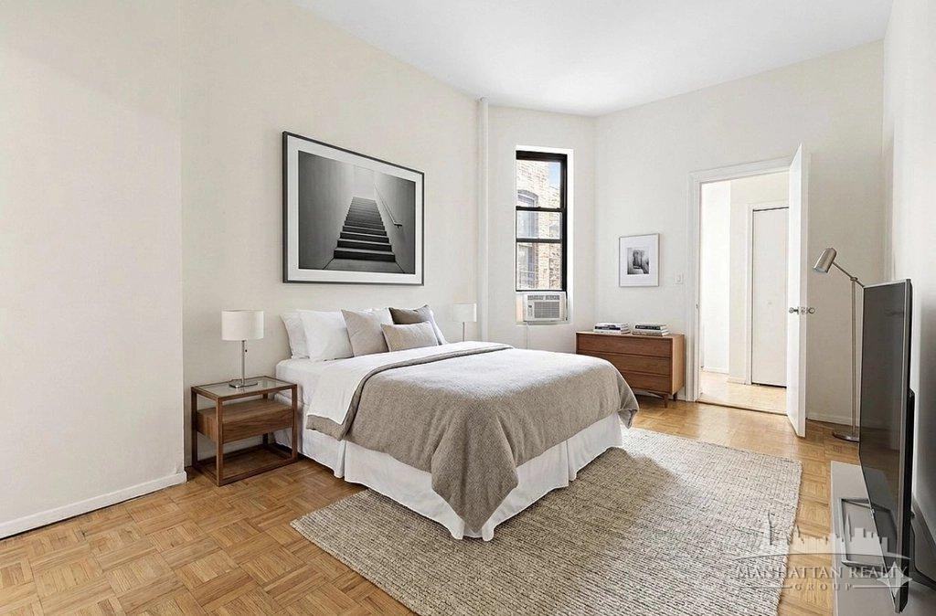 E 89th St #4E - Photo 3 of 5
