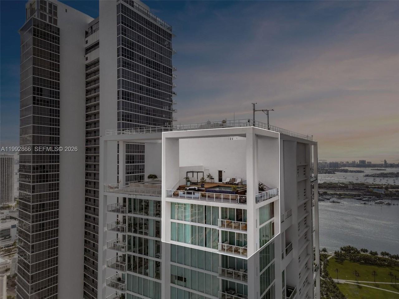 NE 10th St & Biscayne Blvd - Photo 2 of 28