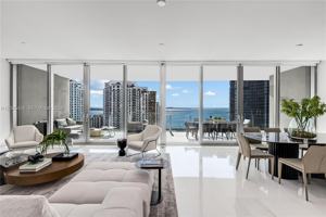 featured image of Biscayne Blvd Way & SE 2nd Ave