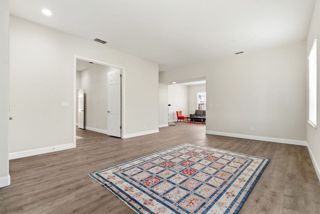 1067 Somersby Way - Photo 6 of 42